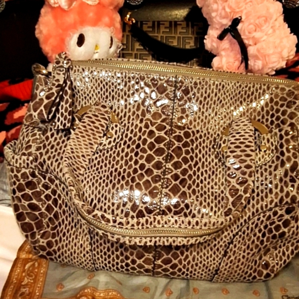 Elegant Snakeskin Patterned Women's Bag